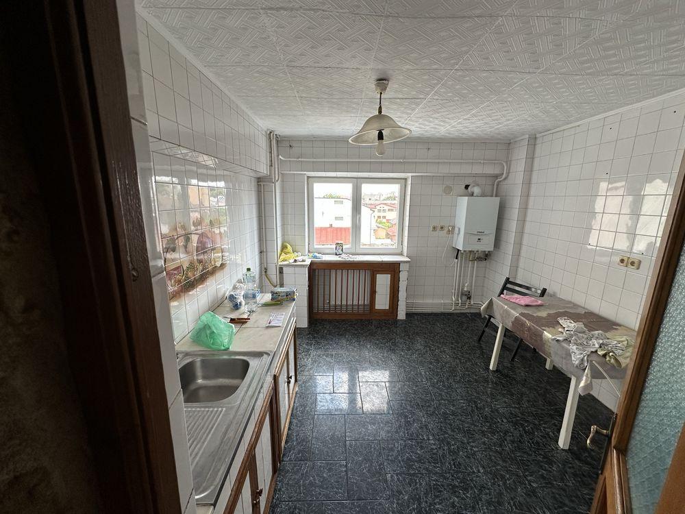 Apartament de inchiriat, zona Unirii, colt cu Patriei.