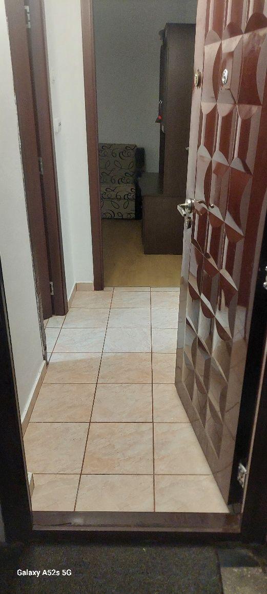 Închiriez  apartament