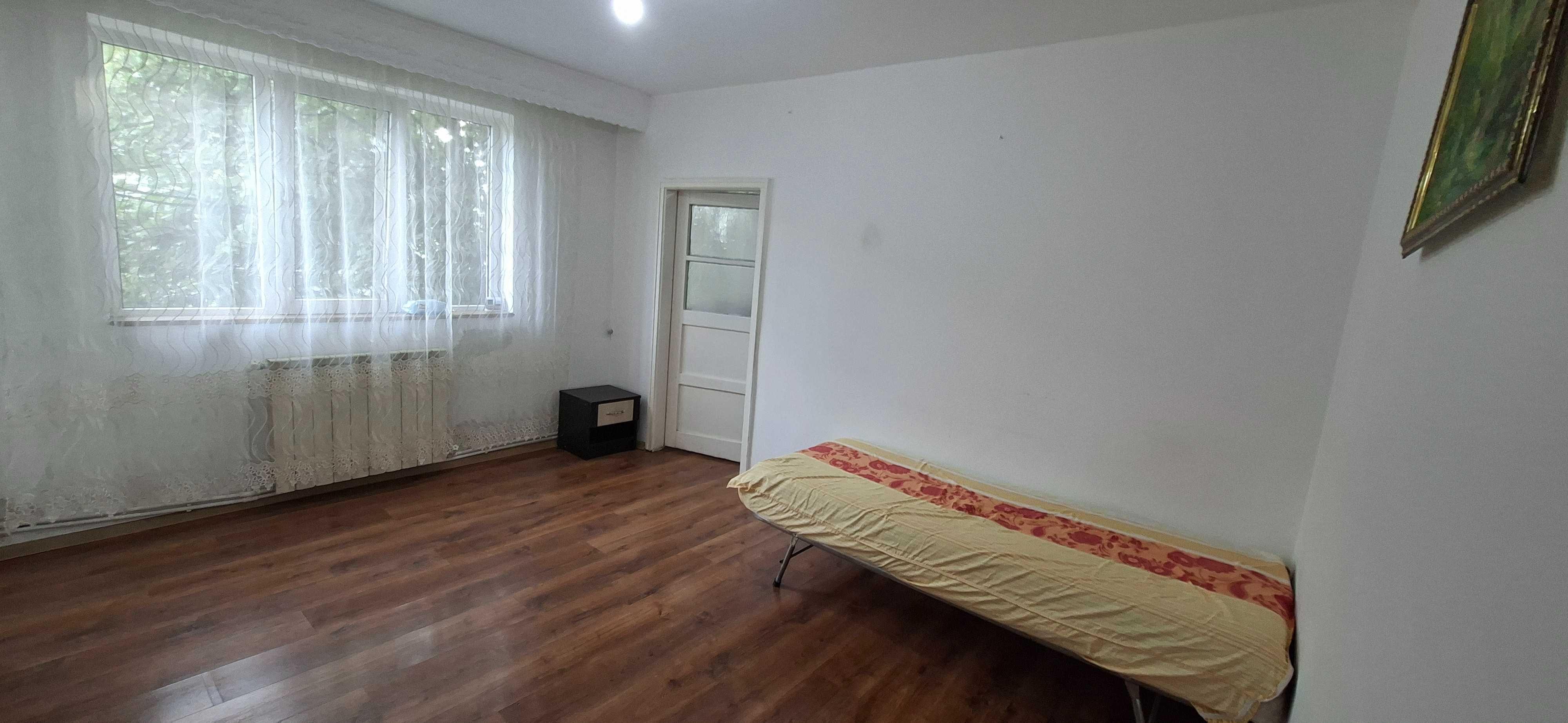 Inchiriez apartament.