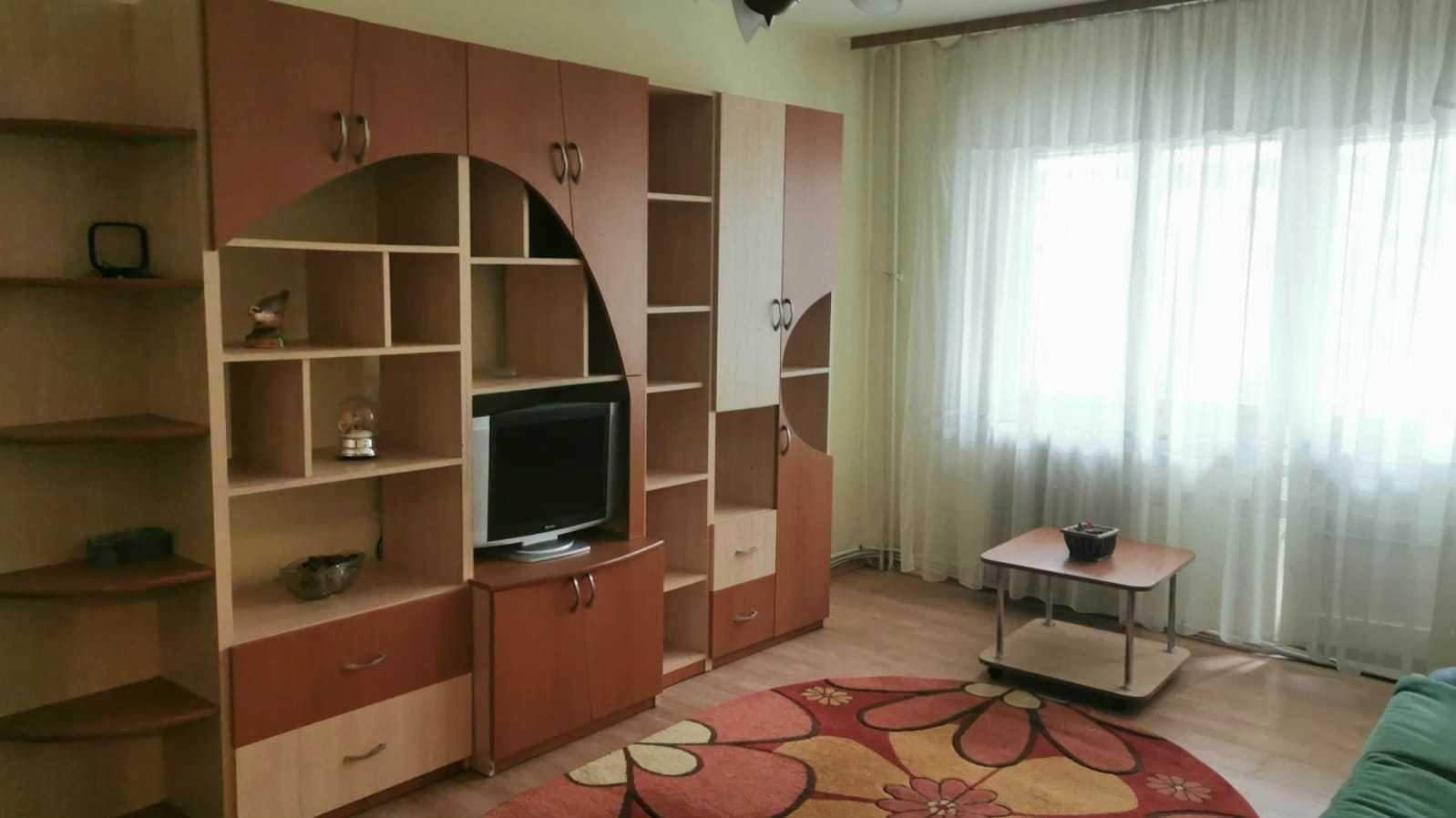 Inchiriez apartament cu 3 camare - Zona Energiei