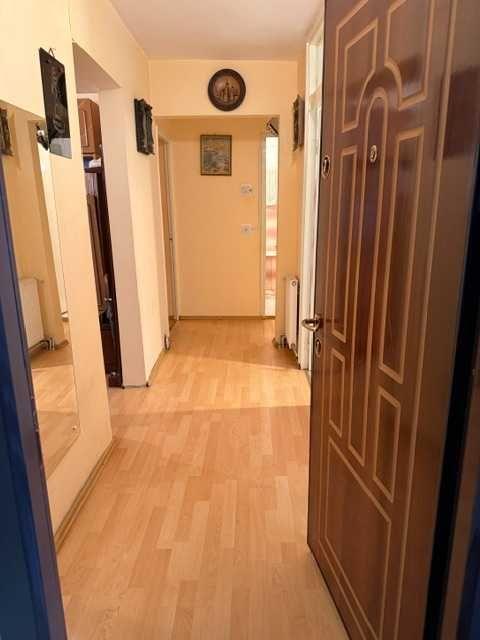 Apartament 3 camere decomandat 71 mp, 2 bai, balcon, parter, Strand - imagine 1