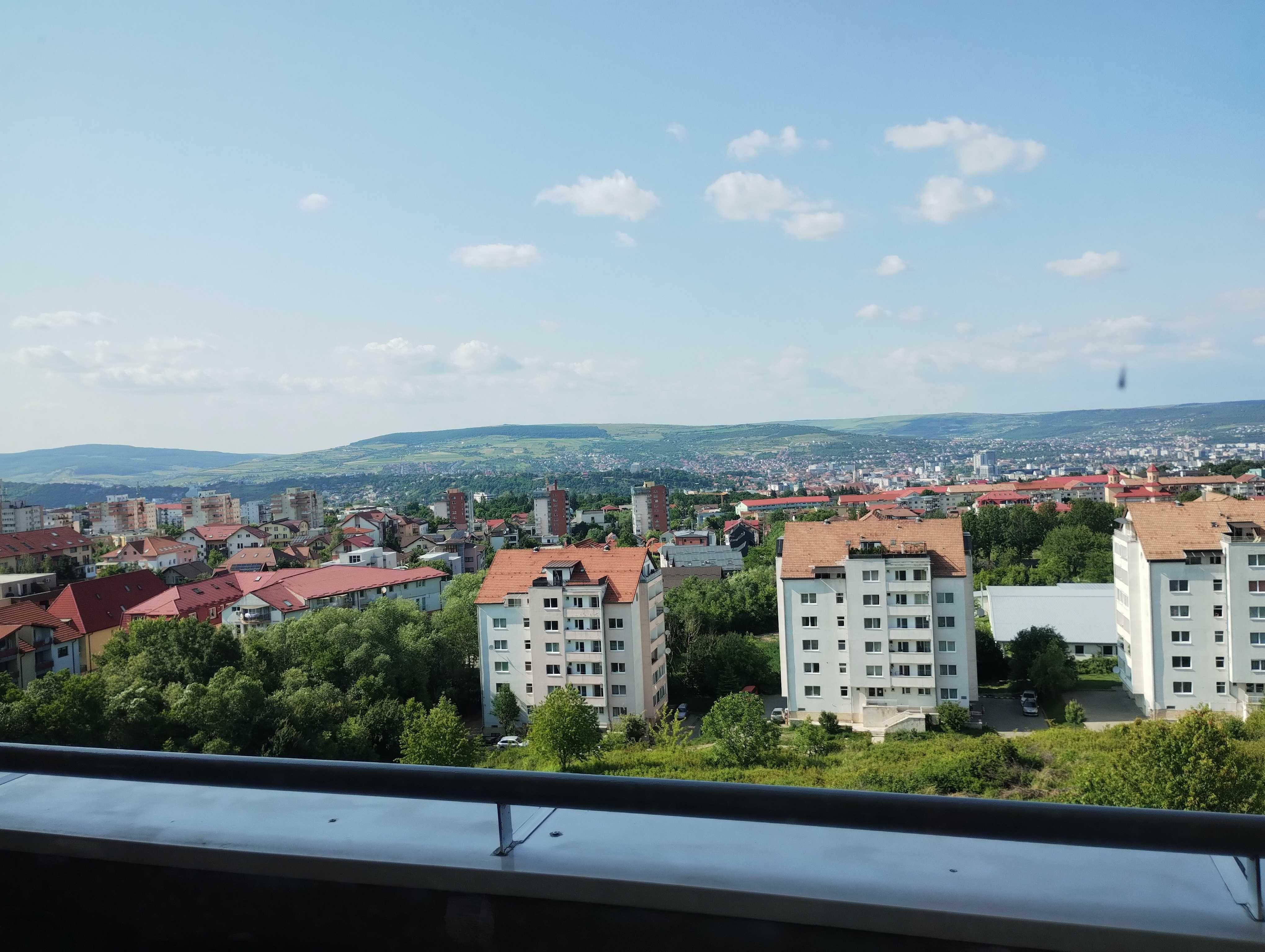 Apartament cu două camere, decomandat , zona Zorilor