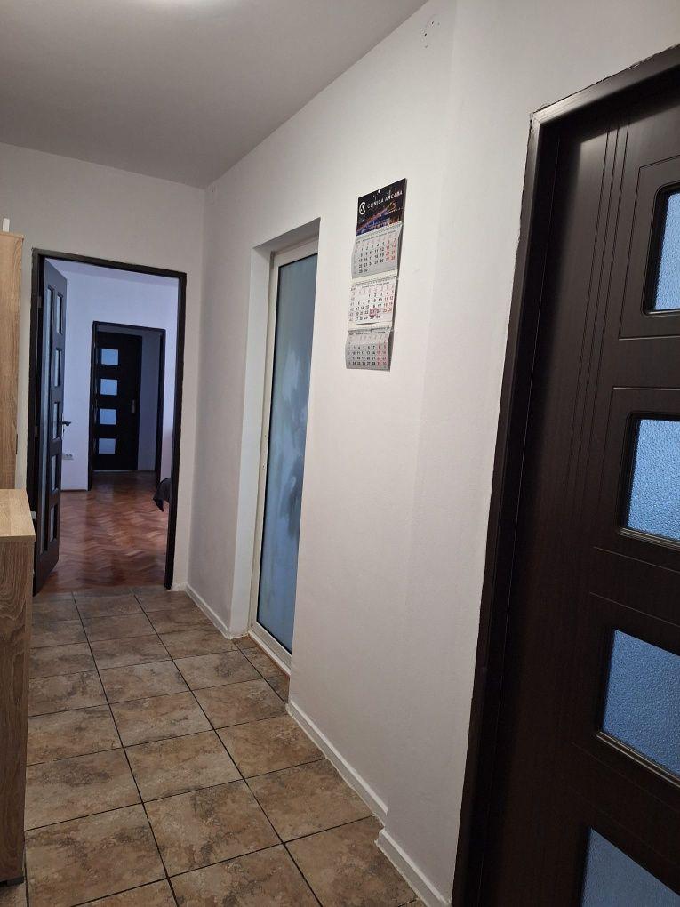 Proprietar închiriez apartament 3 camere  Mihai Viteazu