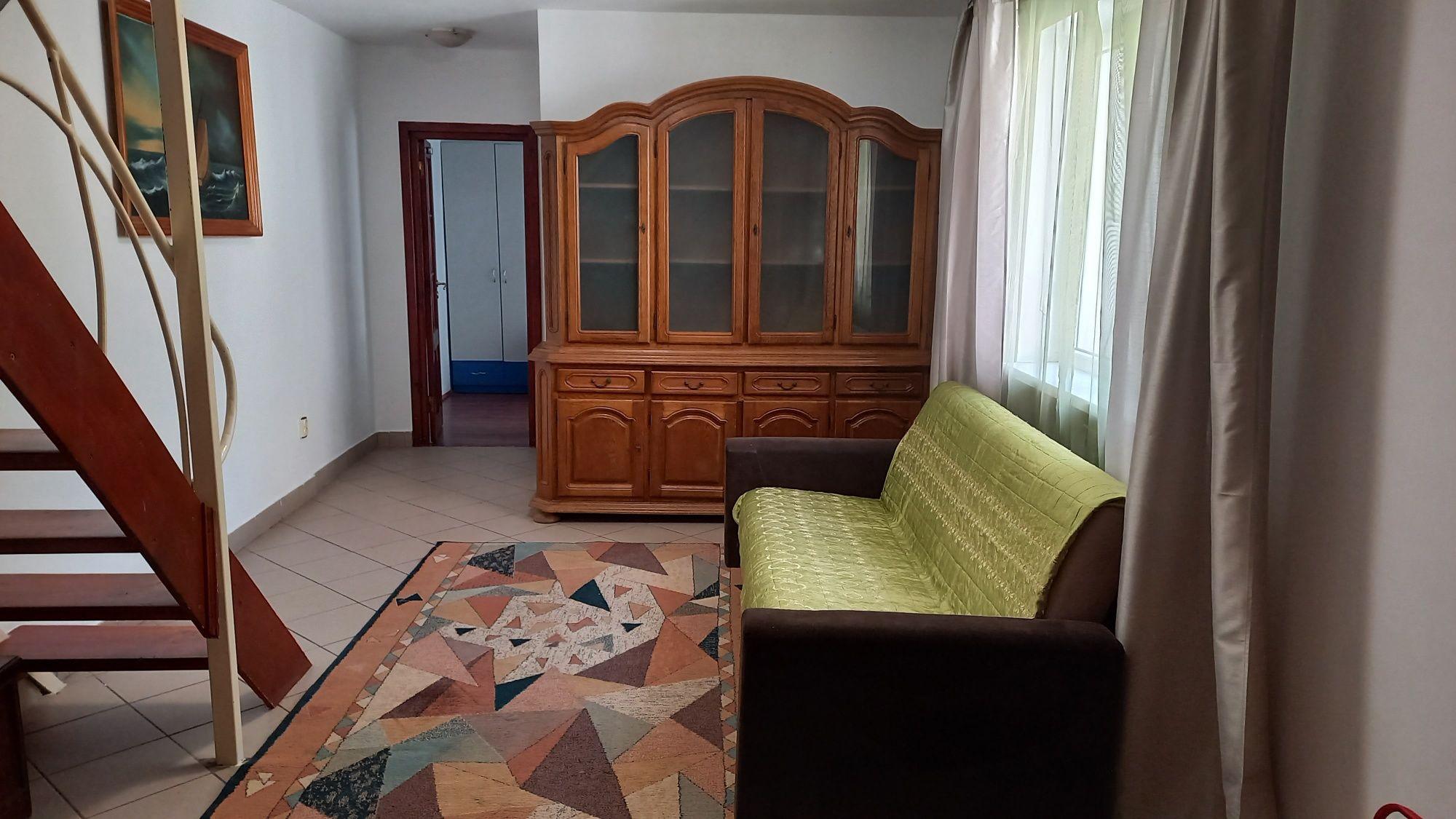 Vând apartament 3 camere decomandate, 42 de m.p. et.4 cu sarpanta locuibila, lângă Școală nr.7