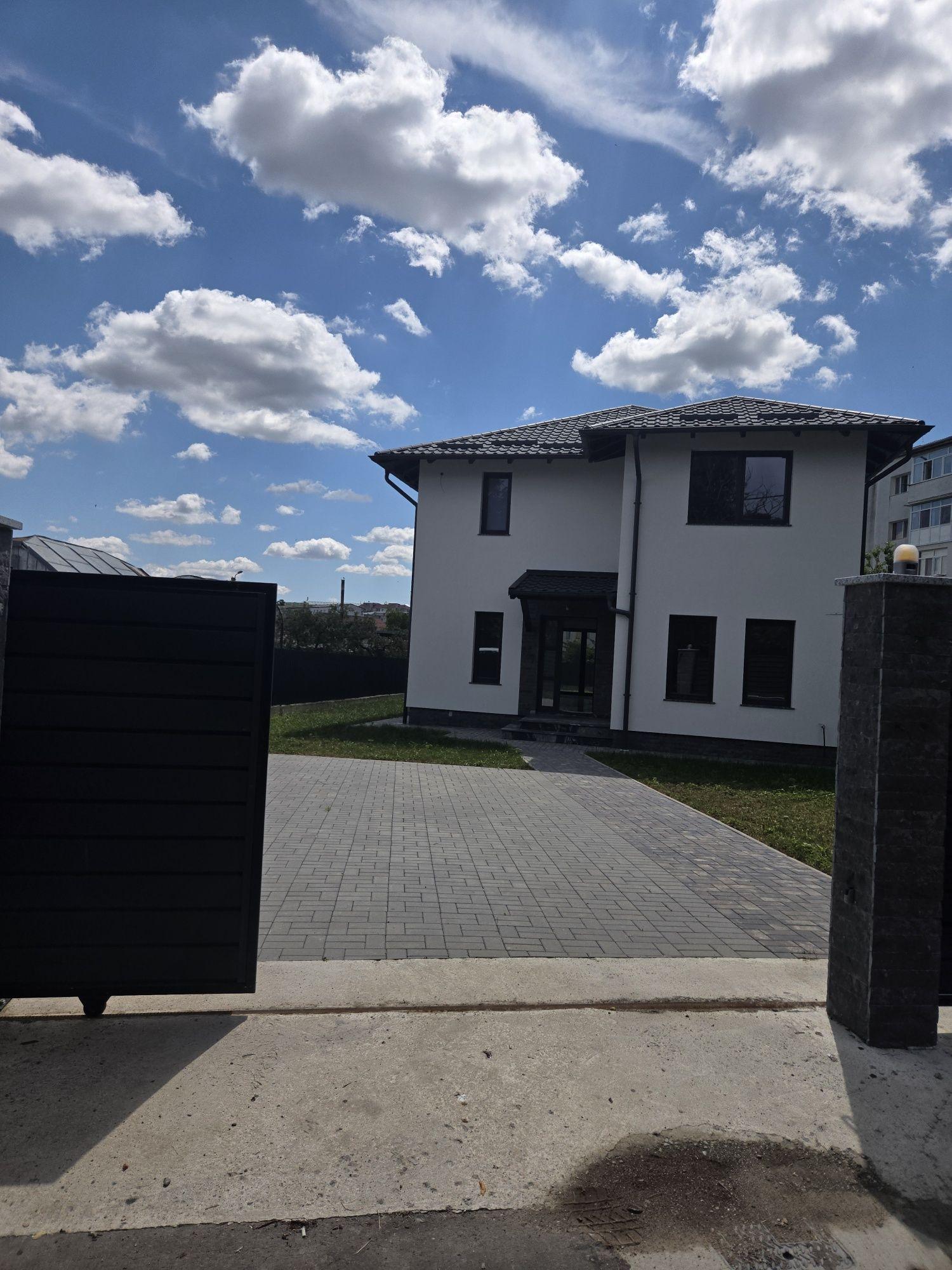 Casă modernă de vânzare – Botoșani / zona Împărat Trăian