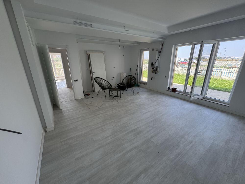 Cosmopolis | Parter cu curte, 3 camere, 2 bai, access direct piscina + 2 locuri parcare (Comericial / Rezidential) - imagine 1