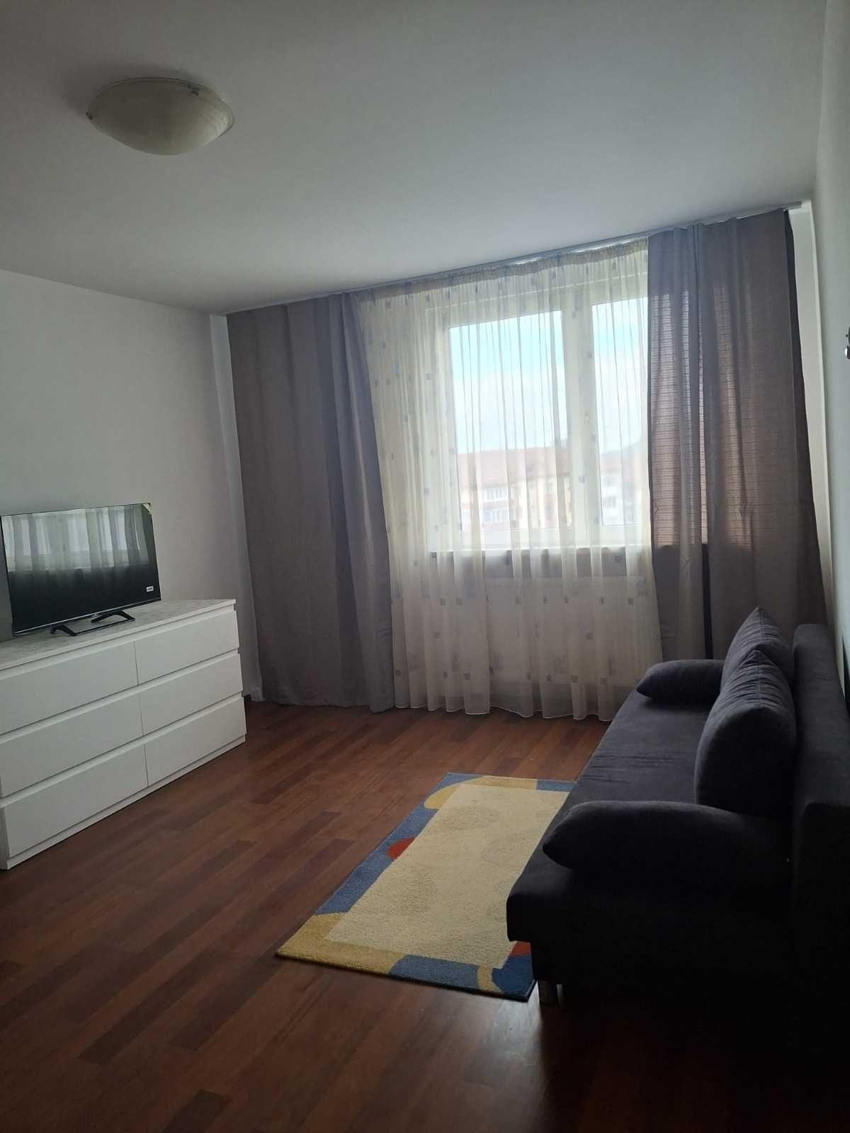 Inchiriez apartament 2 camere recent renovat zona Precista