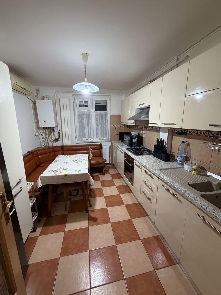 Inchiriez apartament 3 camere in zona centrala