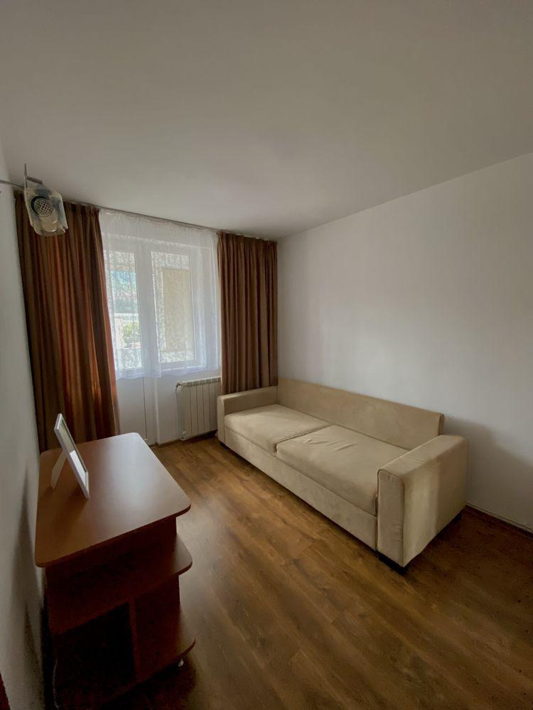 Apartament 3 camere de ÎNCHIRIAT - zona centrala, Bld Traian, foarte aproape de Scoala 2 si Spitalul Judetean.