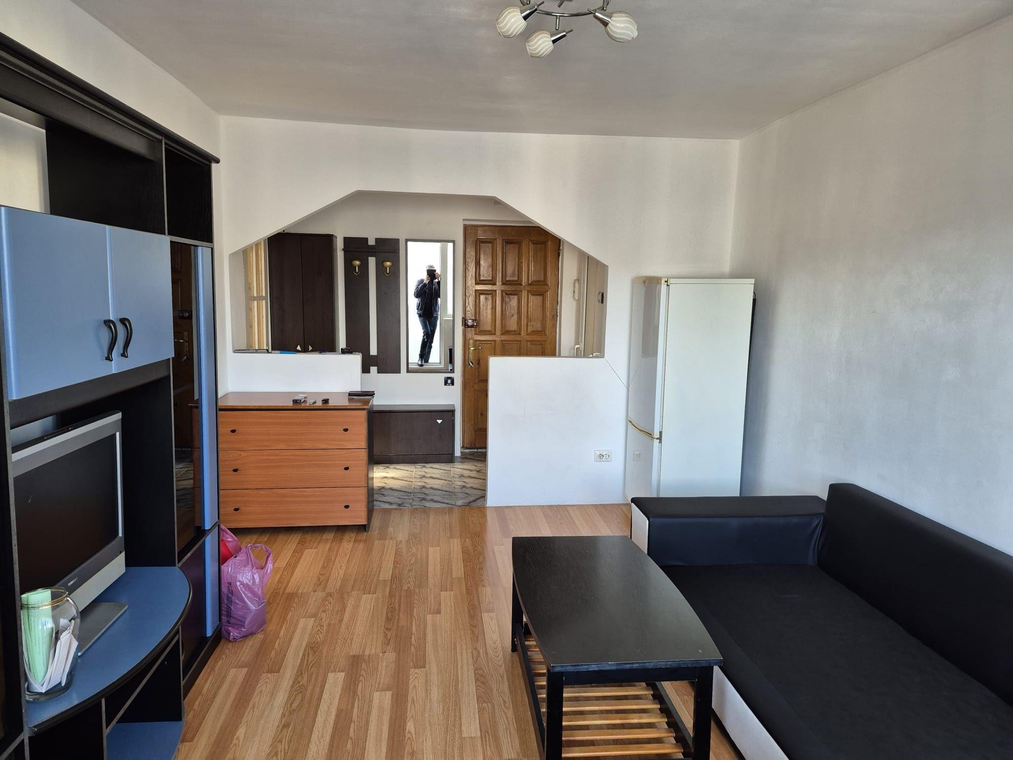 Apartament semidecomandat