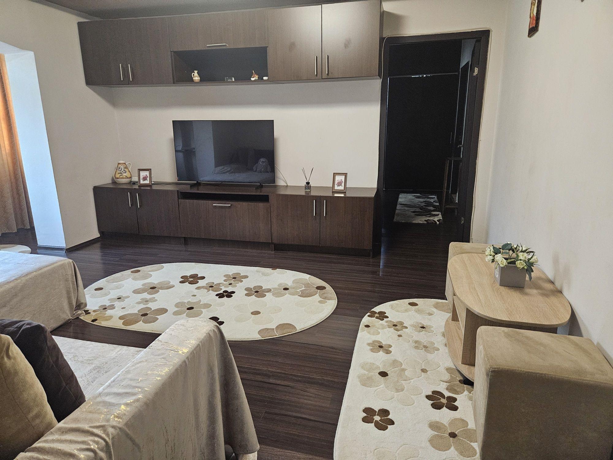 Apartament 3 camere – mobilat – luminos – zonă liniștită