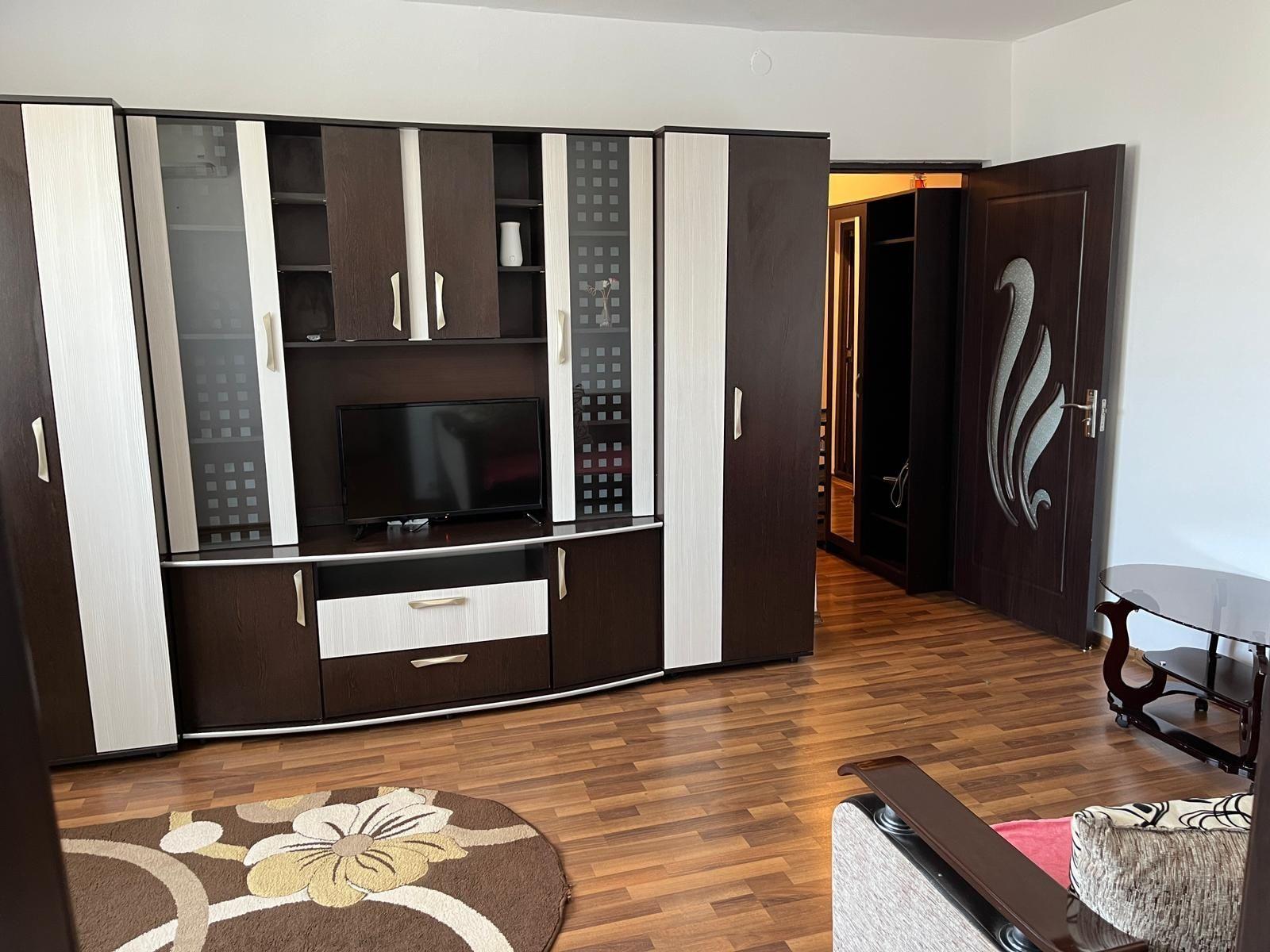 Apartament de închiriat în micro 6 - imagine 1