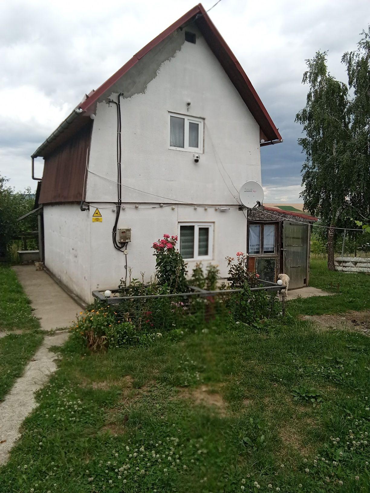 Casa Comsesti cu 1800 m patrati. - imagine 1
