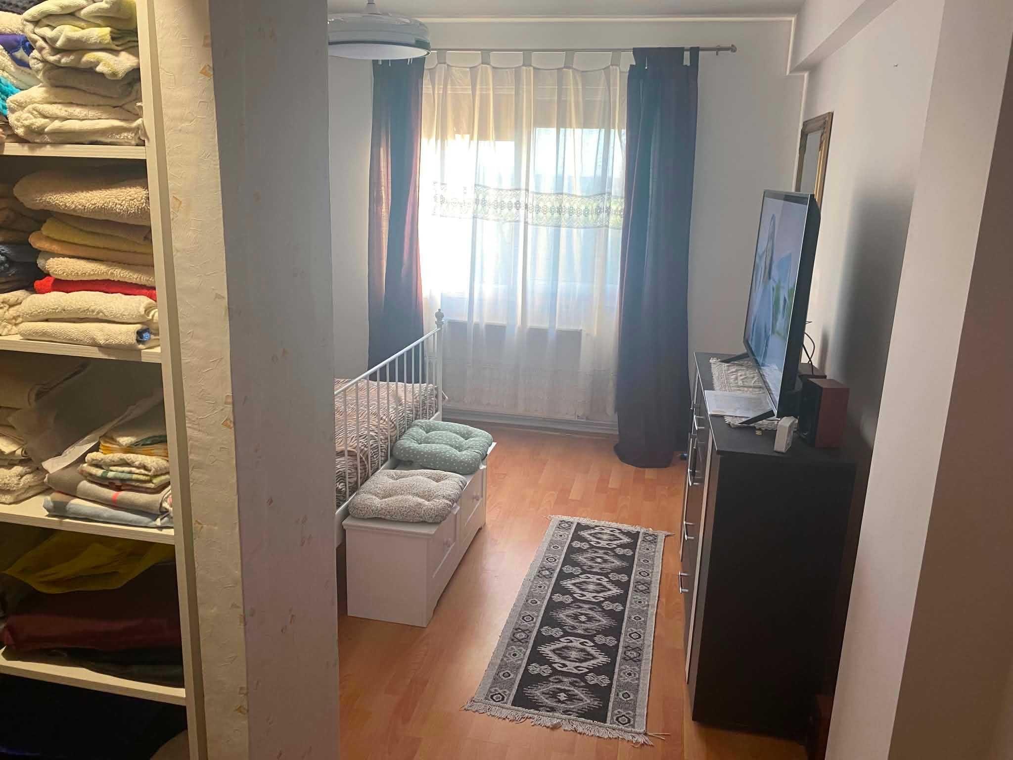 Apartament 3 camere de vanzare