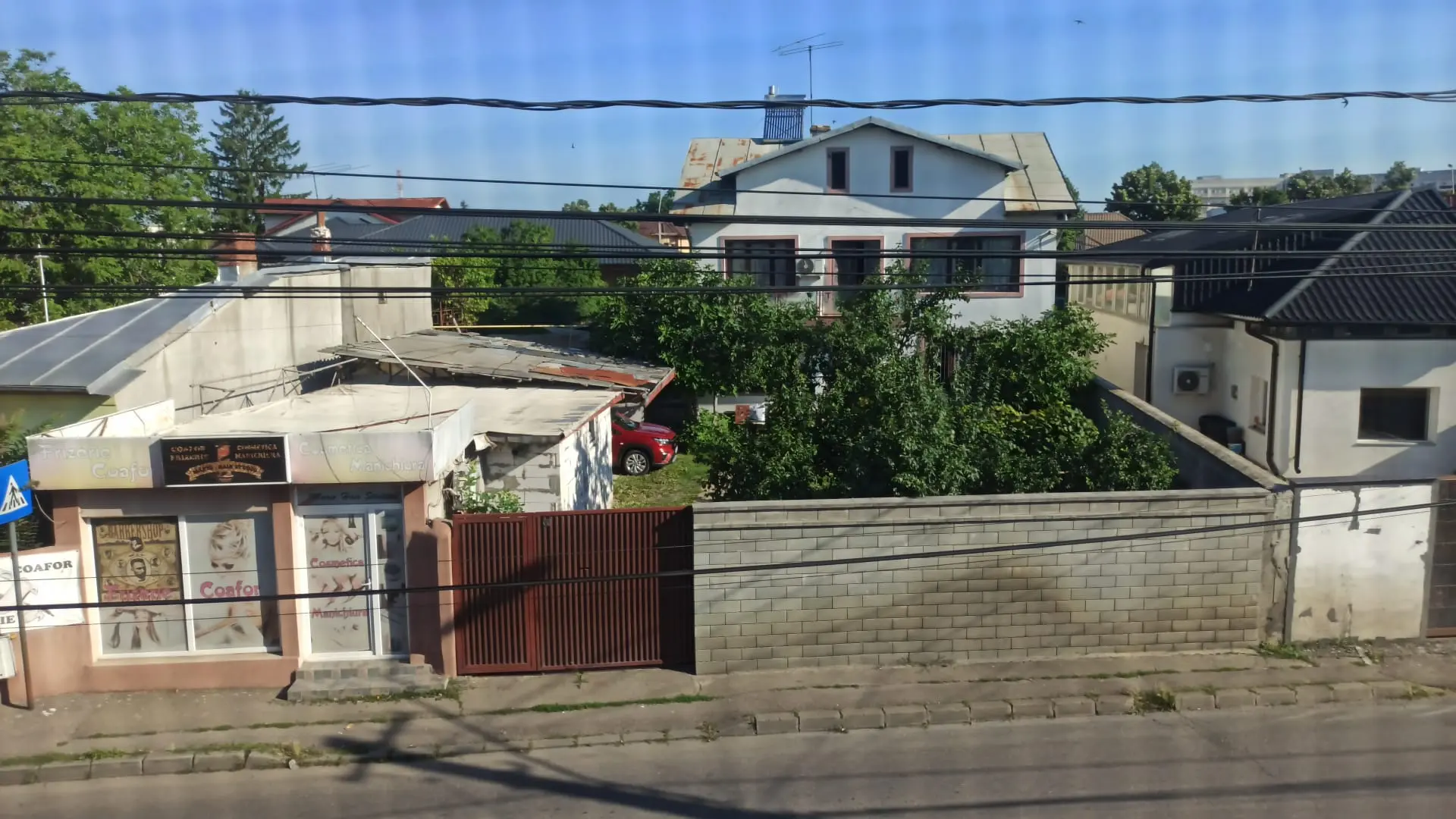 Casa de vanzare P+1 + Spatiu comercial + anexe
