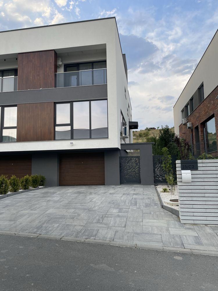 Duplex cu garaj finisat zona Voronet.