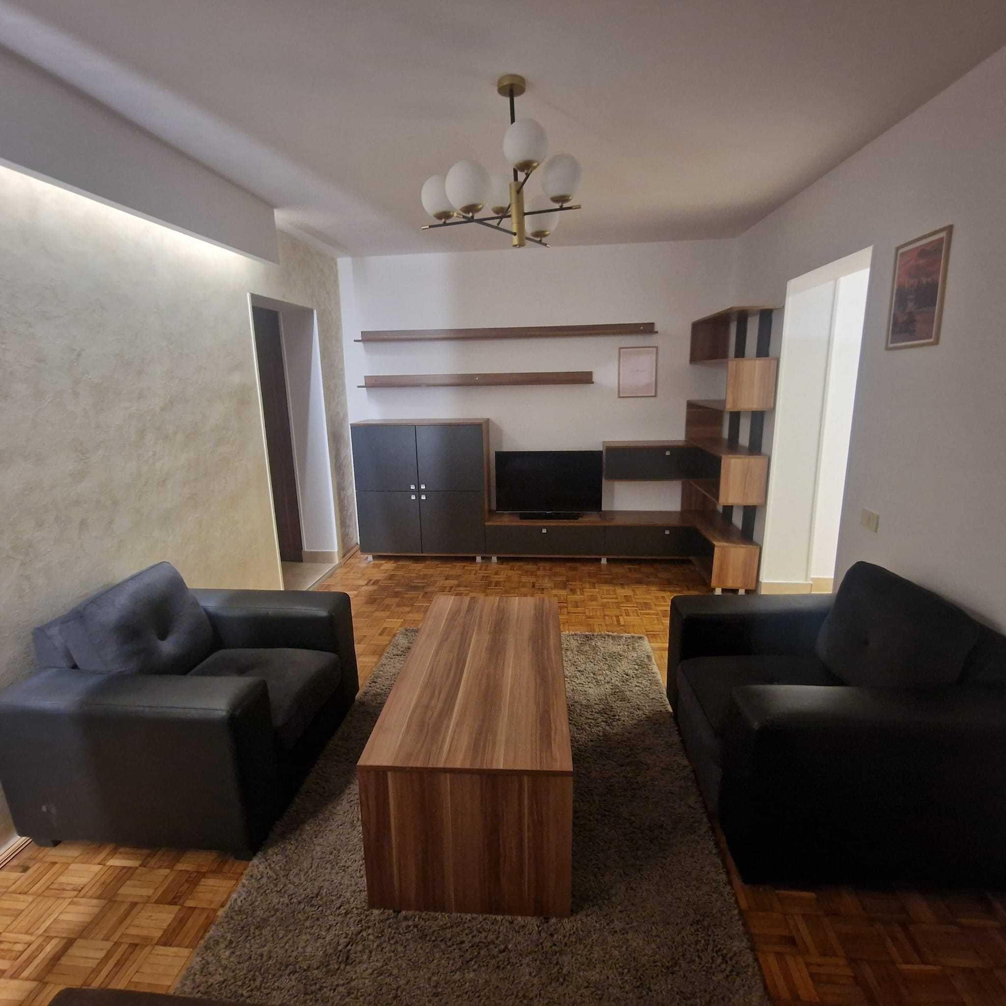 Apartament 3 camere de închiriat