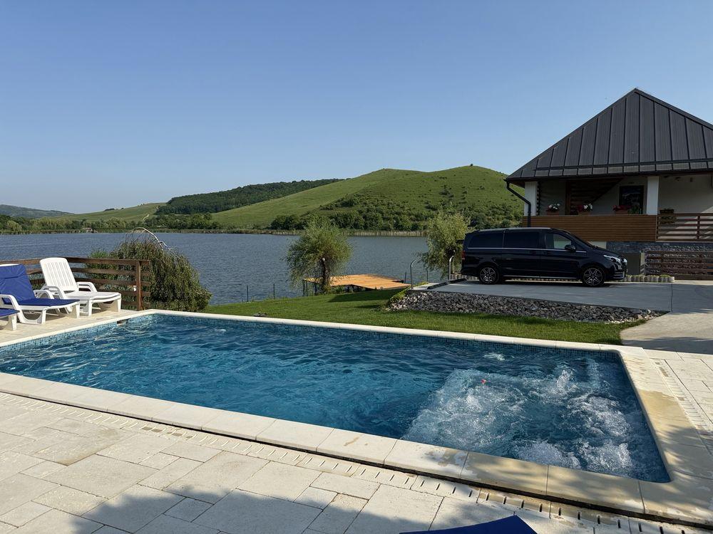 Inchiriez Villa Moderna cu Piscina Incalzita pe malu Lacului Geaca  Jud  Cluj * 9-13 pers capacitate * - imagine 1