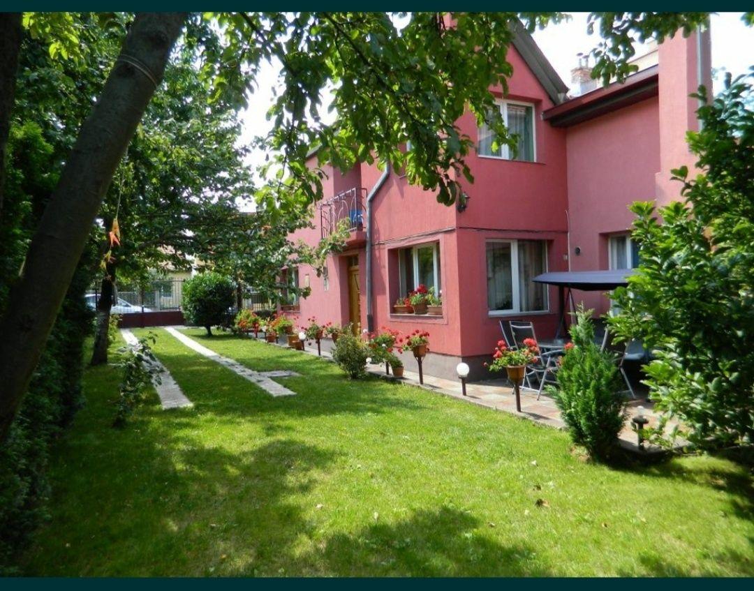 Închiriez casa în centru 5 camere - imagine 1