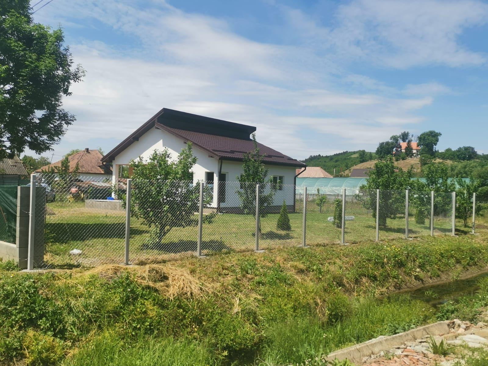 Vând casă în Ceuașu de Cămpie