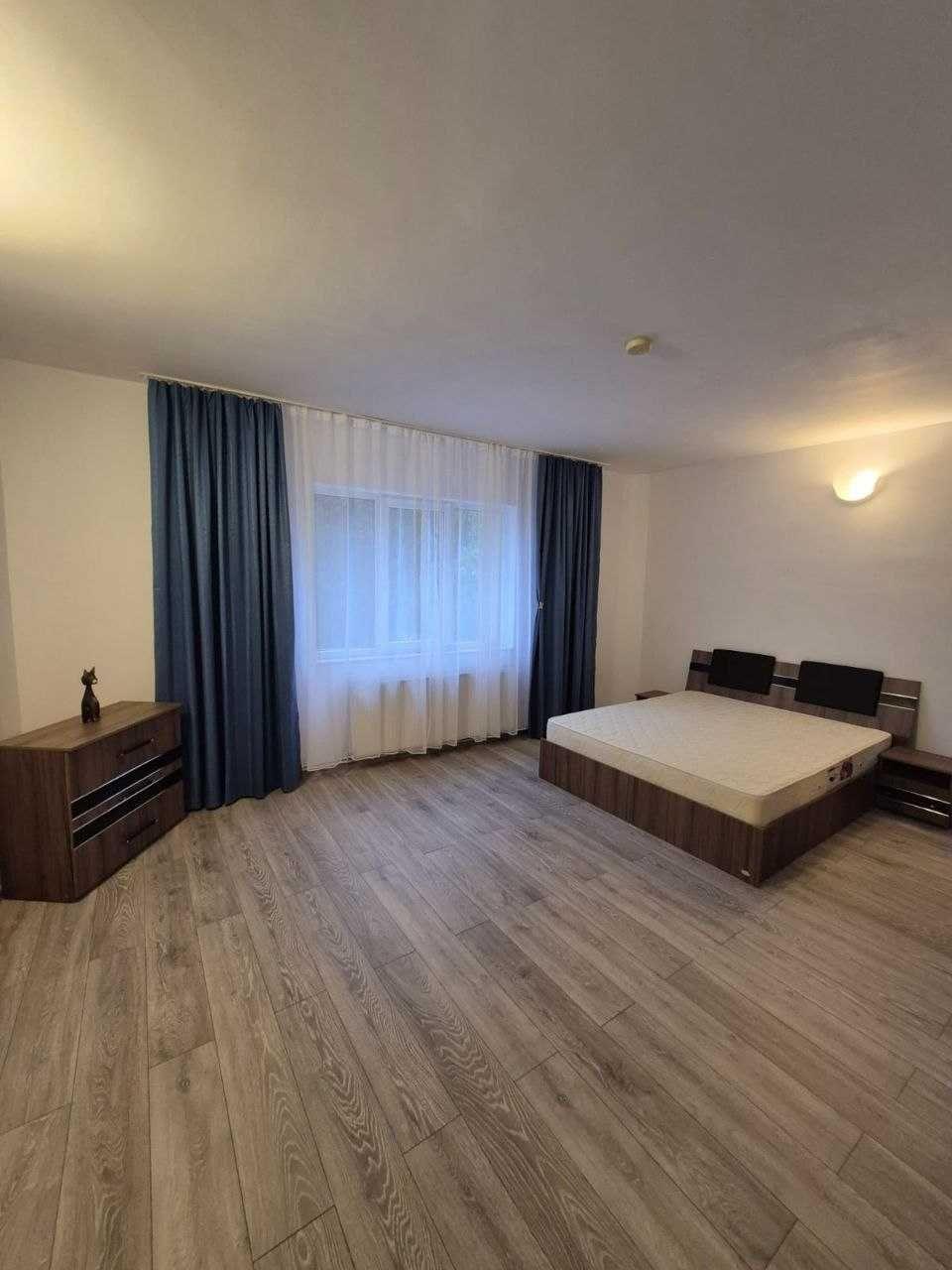 Inchiriez apartament 3 camere Central