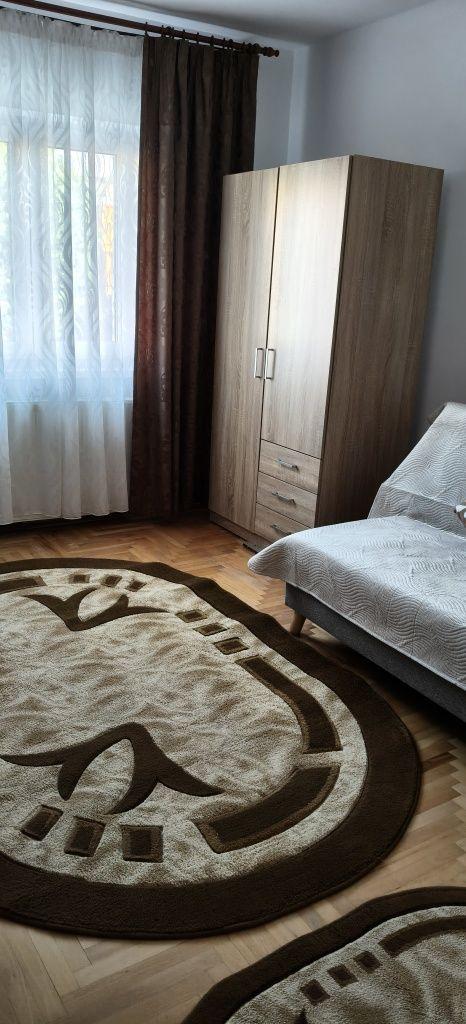 Închiriez apartament cu 3 camere,zona Scriitorilor Brașov