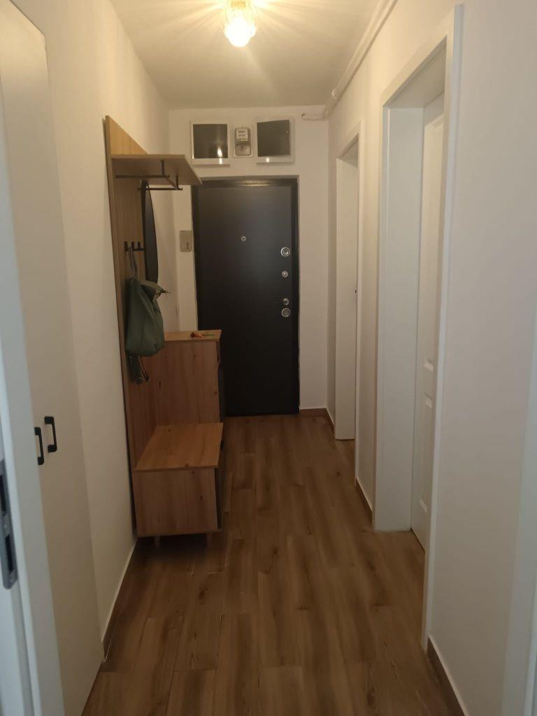 Închiriez apartament 3 camere