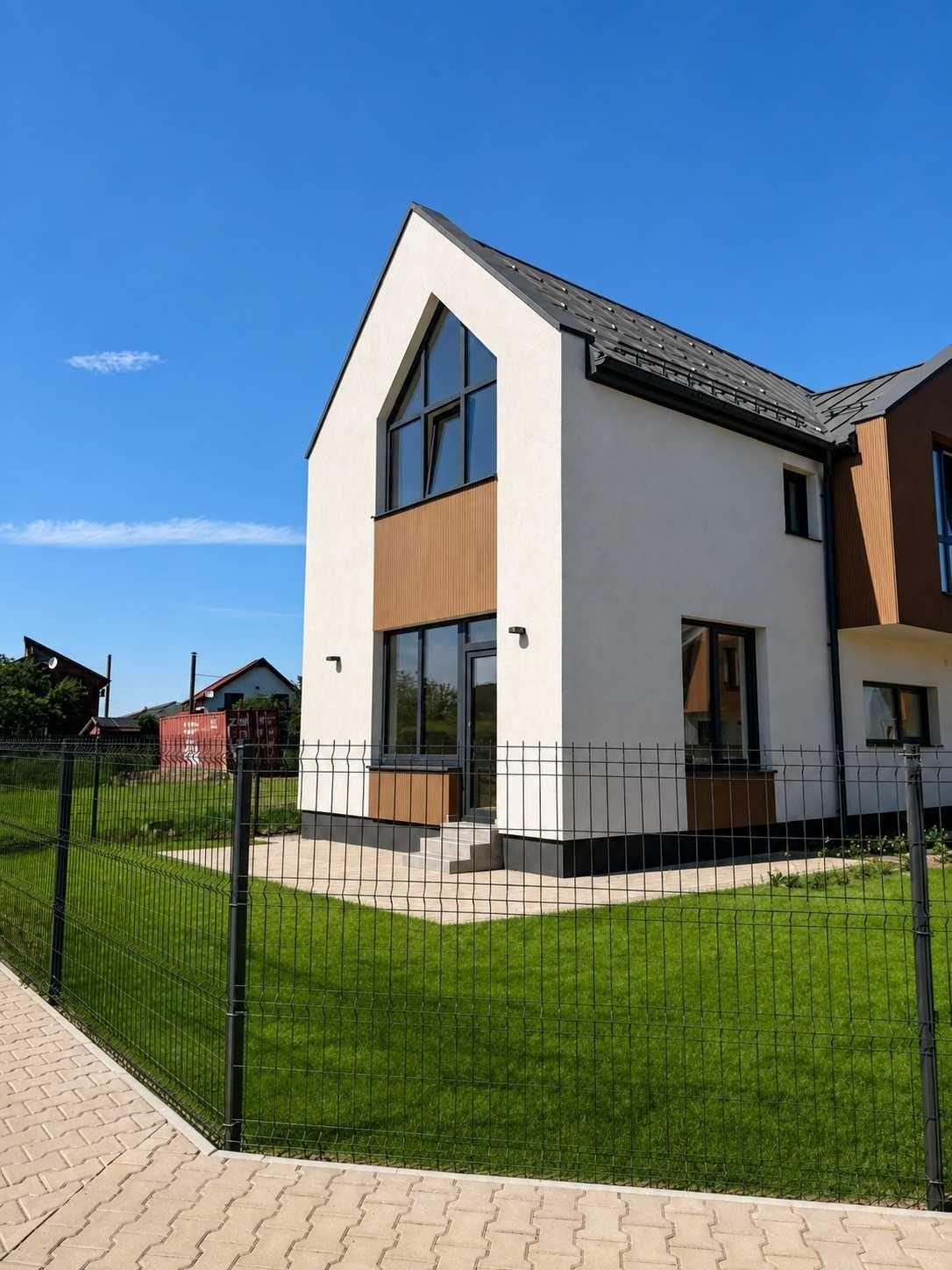 Casă ULVIK 4 camere | 116 mp utili | 300 mp teren | nZEB | Panouri fotovoltaice | Stupini
