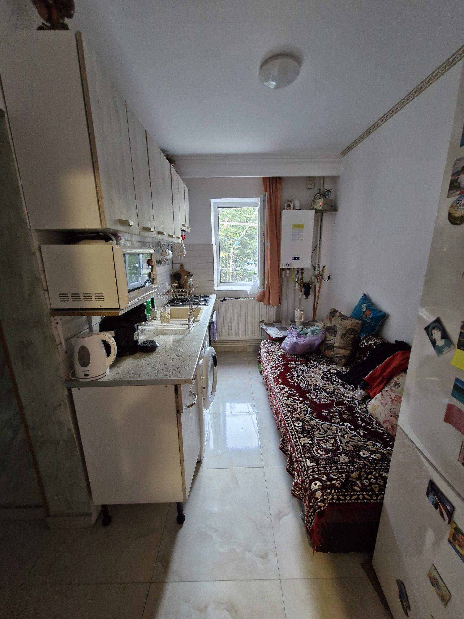 Închiriez apartament în regim hotelie  2 camere decomandate  la parter
