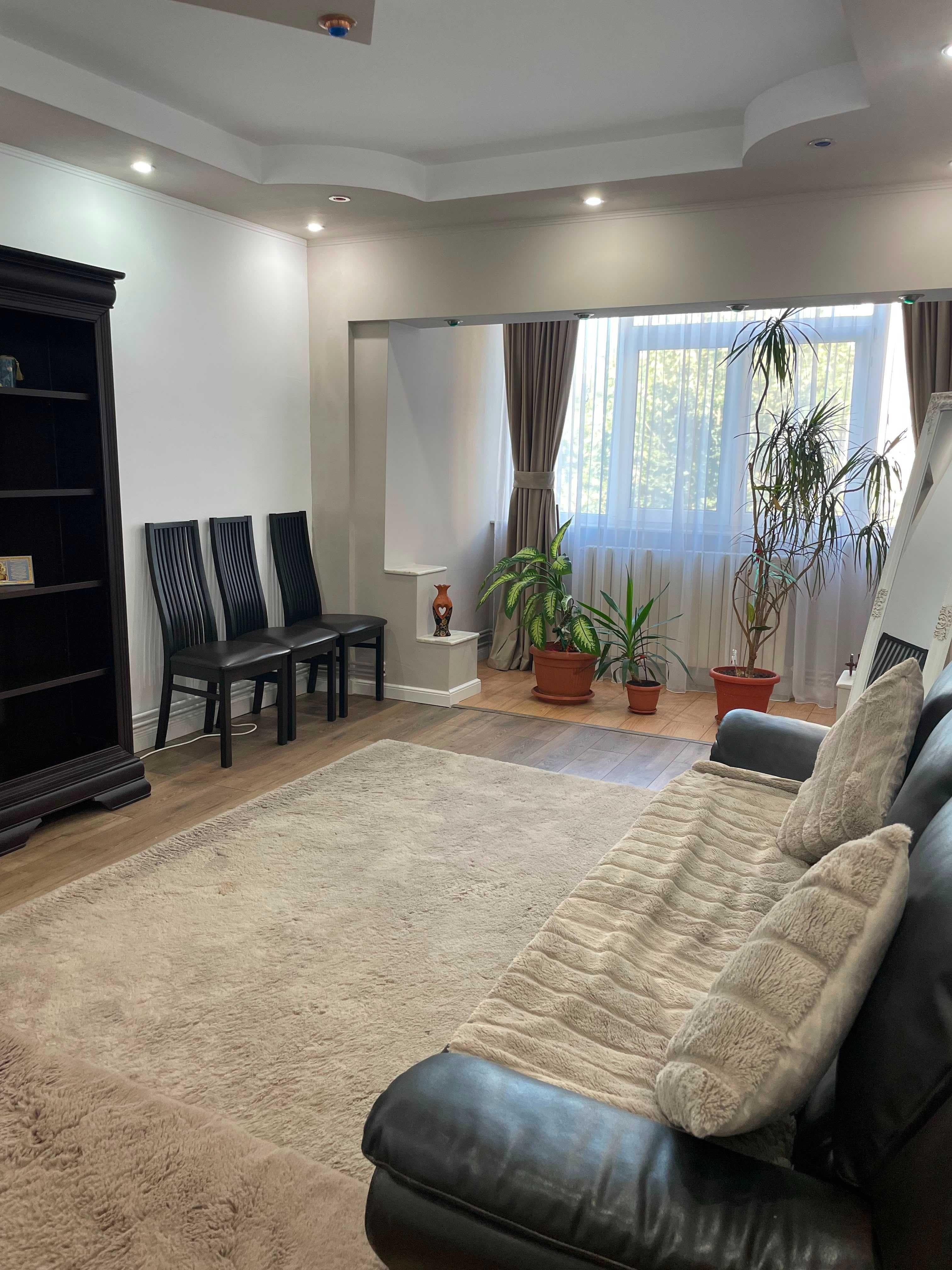 Inchiriez apartament 4 camere, Faleza Nord strada Unirii