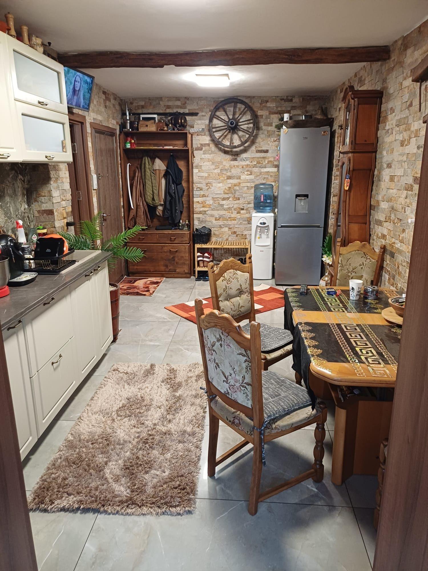 Apartament 2 camere decomandate Rovine - imagine 1