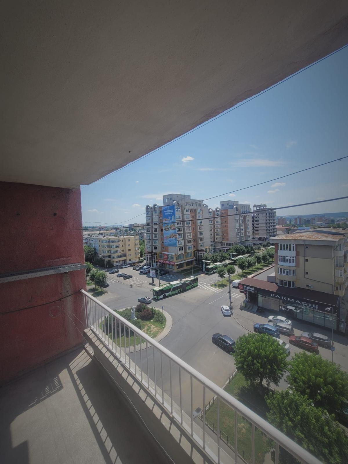 Apartament 3 camere decomandat | 72,3 mp | Etaj 7/10 | CV9 – Craiovița Nouă | Vedere superbă - imagine 1