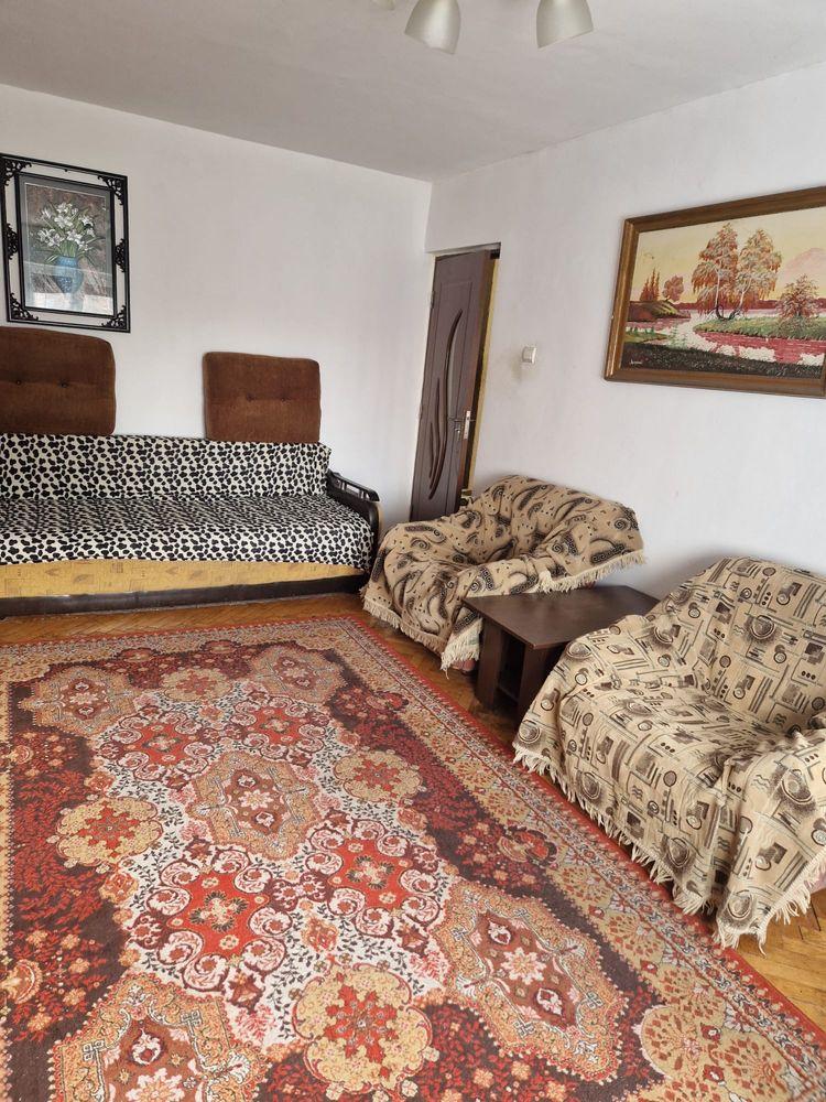 Inchiriez apartament 2 camere, decomandat, et1, centrala, rovine