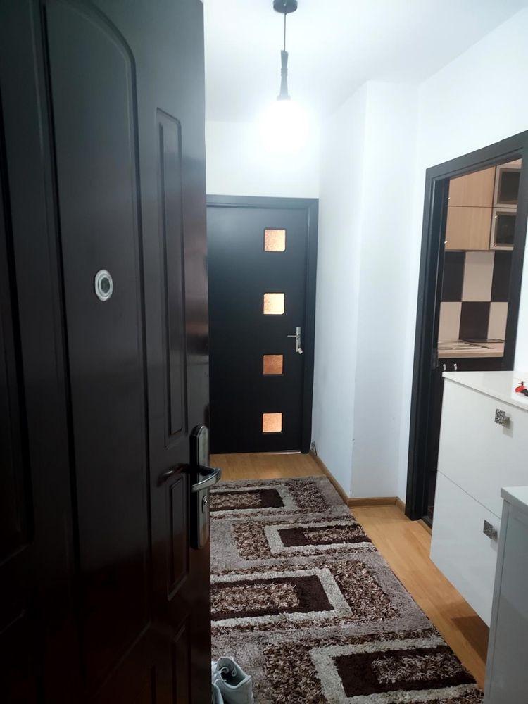 Închiriez apartament cu 3 camere decomandat