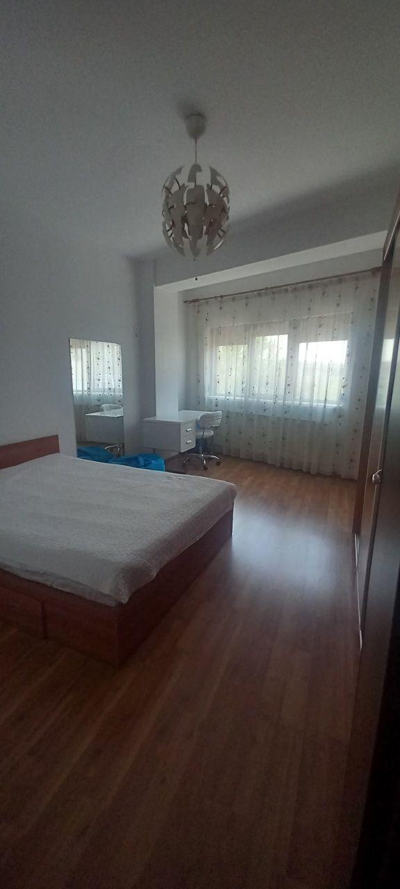Închiriez apartament 3 camere - imagine 1