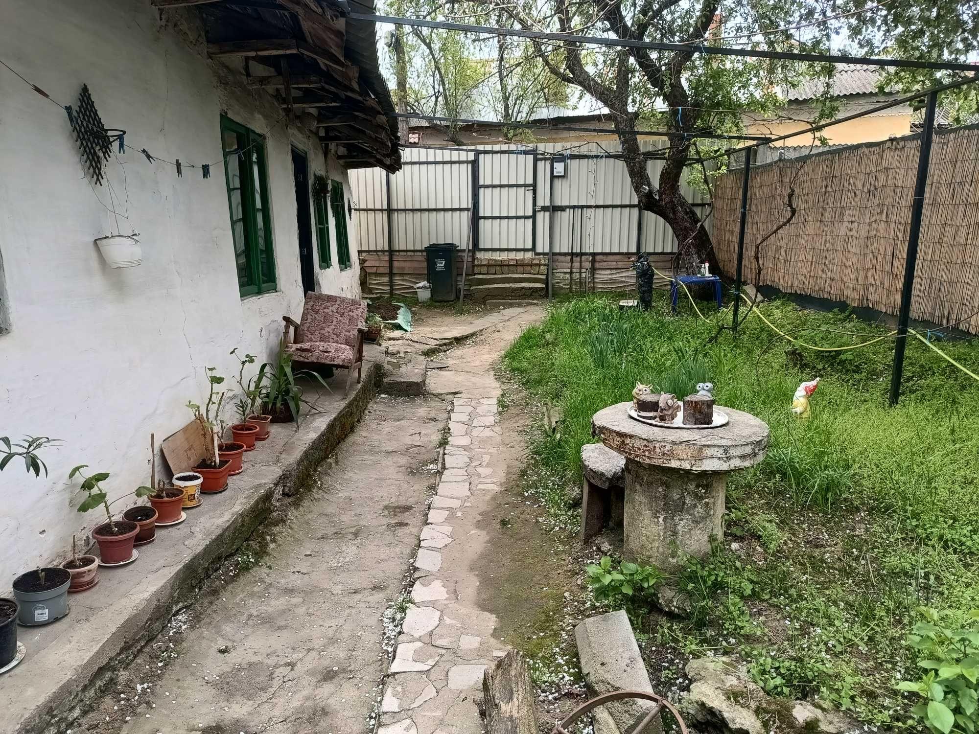 Vând propietate Aleea 1 Drumul Muntenilor 980 mp. acte / 1014 mp. din măsurători – dublă deschidere – utilități