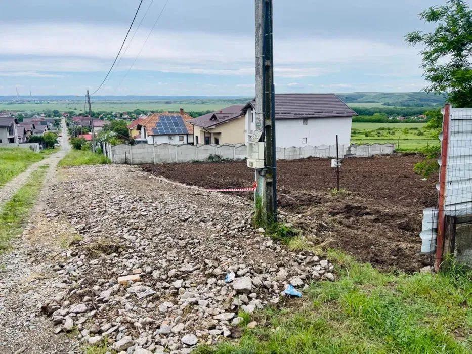 Teren simnicul de sus