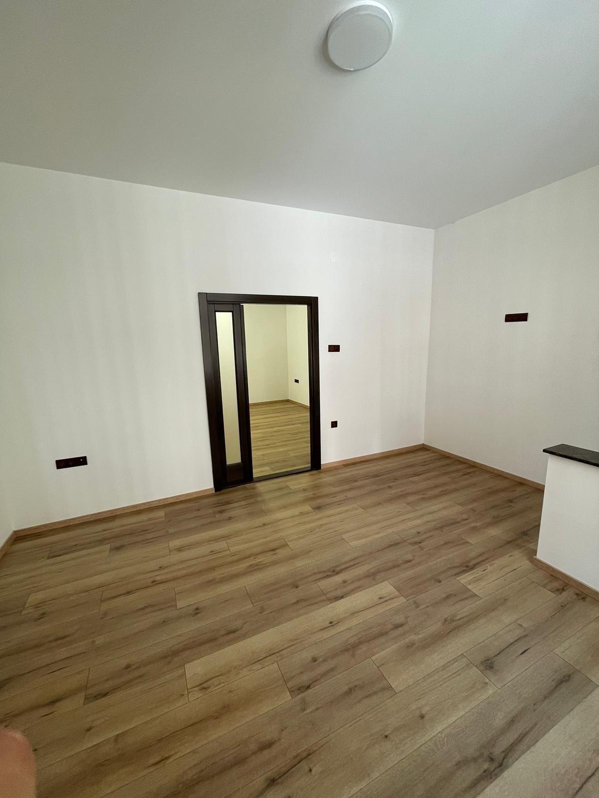 Inchiriez apartament la casa ultracentral