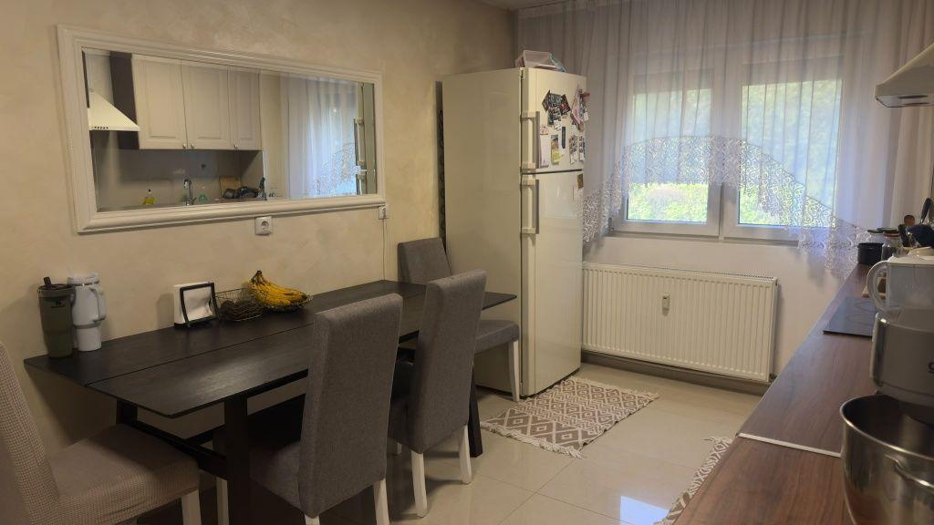 Dau in chirie apartament cu 3 camere  parter - imagine 1