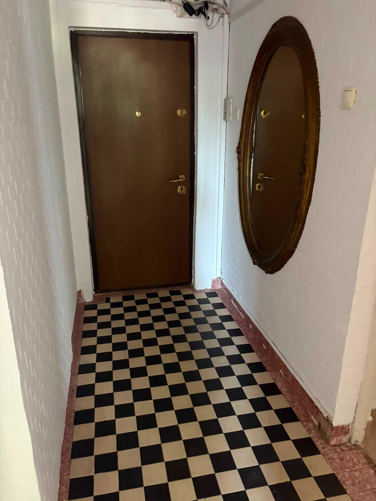 Inchireiz apartament cu 3 camere, nemobilat, decomandat, etajul 1 / 10, pe termen lung situat in Oradea,pe b-dul Dacia - imagine 1