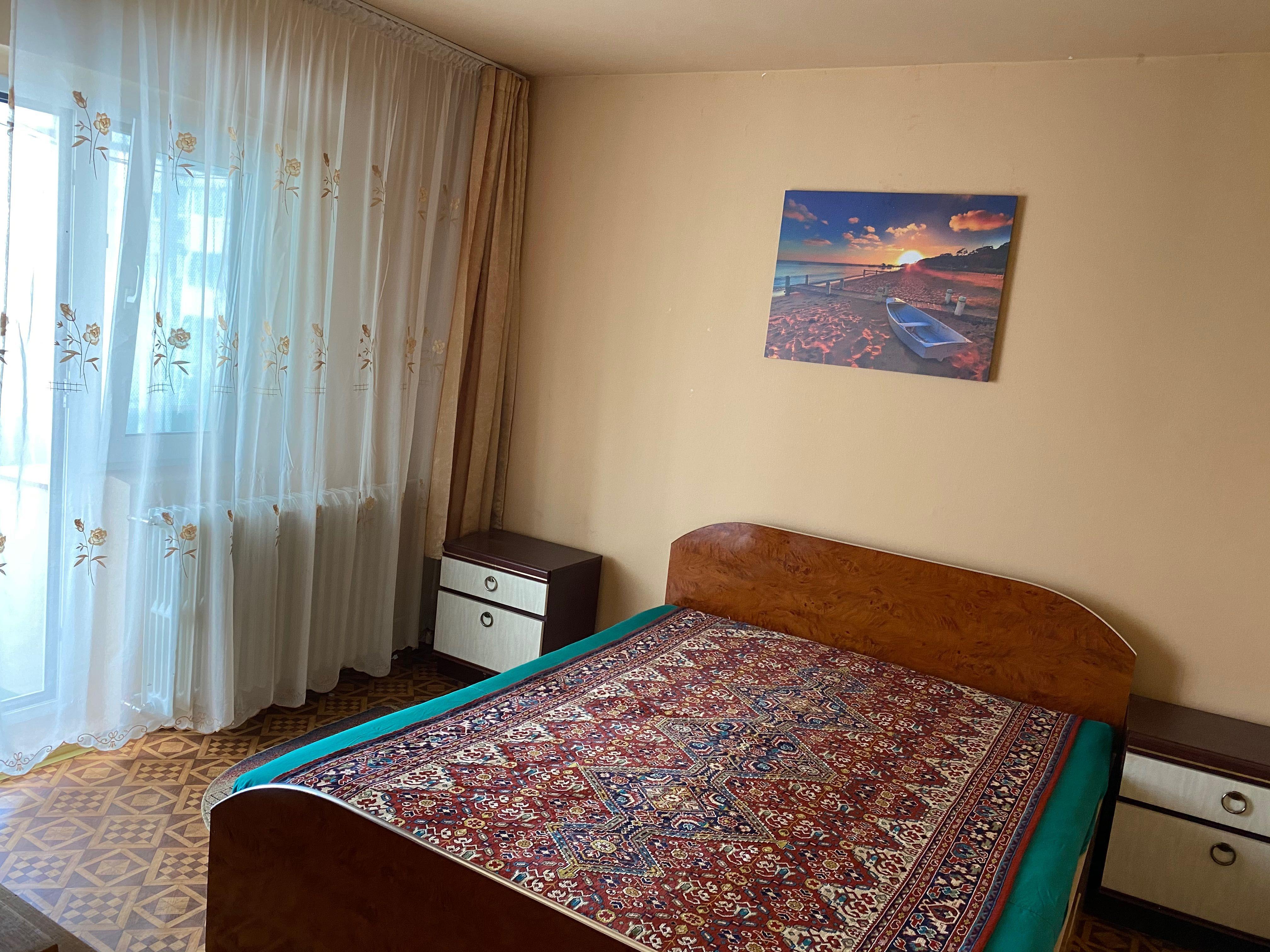 Închiriez apartament - imagine 1