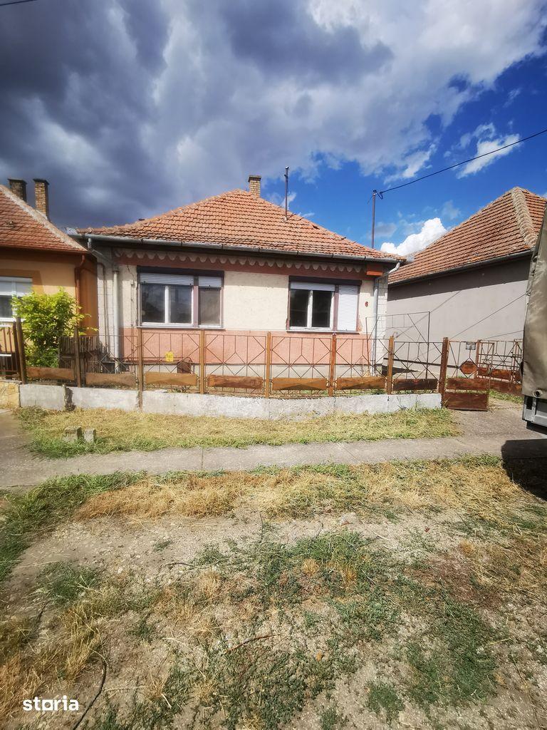 Casă cu garaj de vânzare în Biharkeresztes la doar 20 de min de Oradea