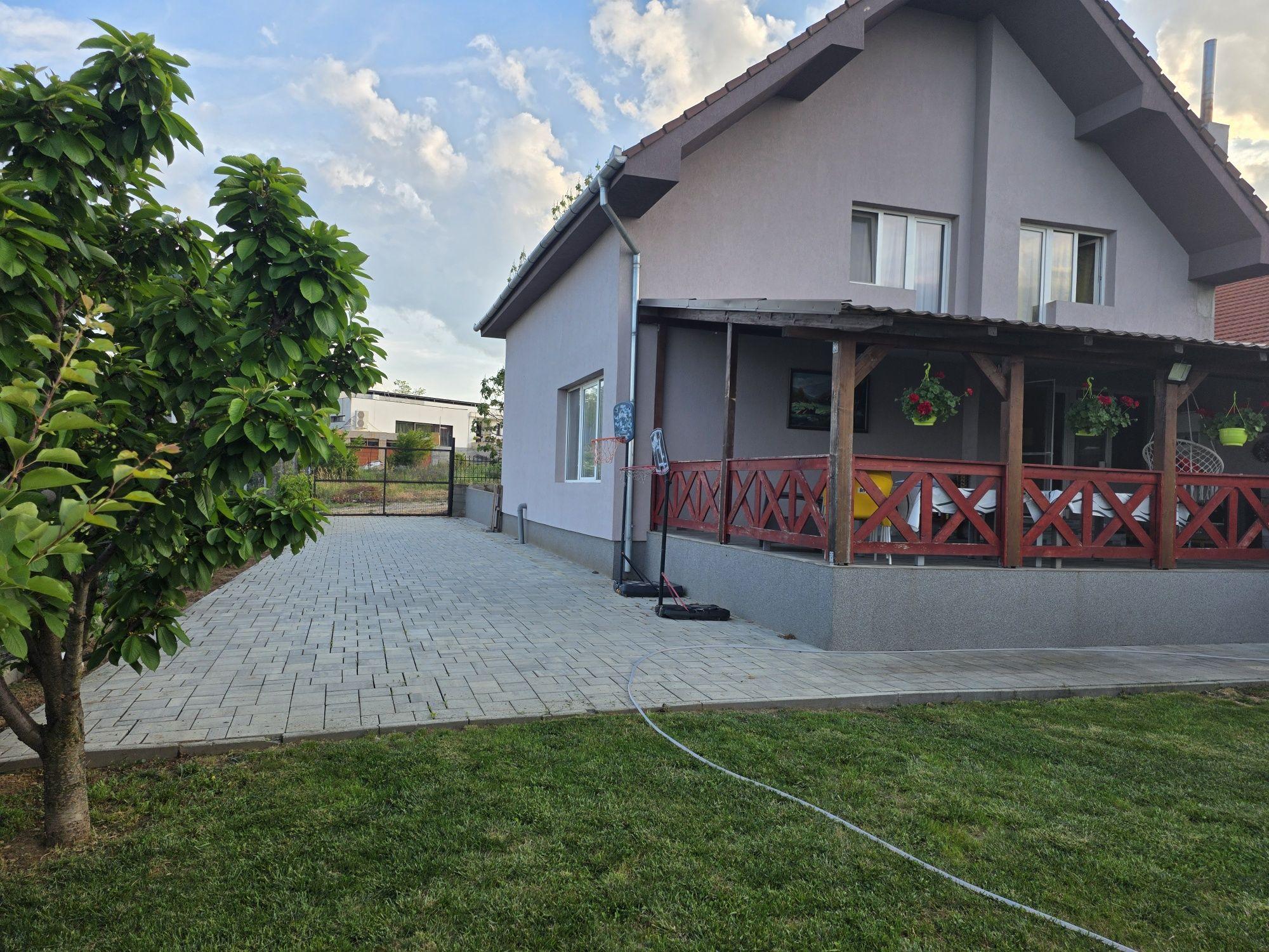 Casa 200m² Str Piersicilor, Paleu, Teren 700m² - imagine 1