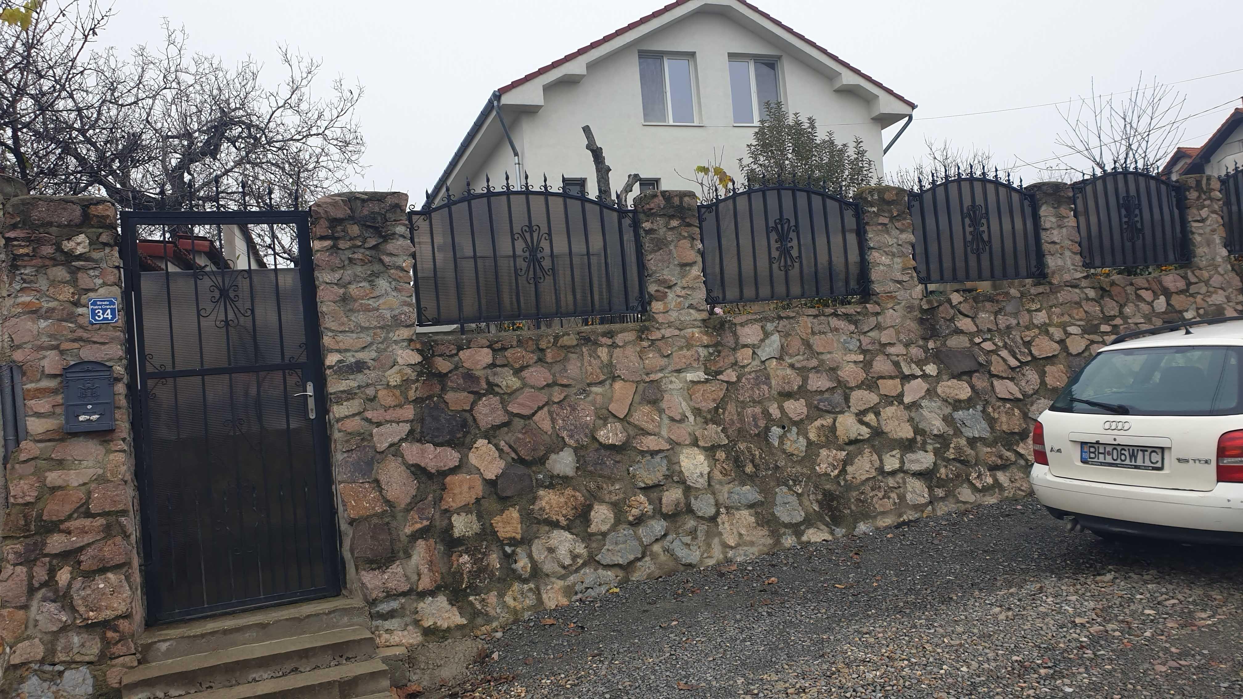 Inchiriez casa cu curte si terasa 80 mp - imagine 1