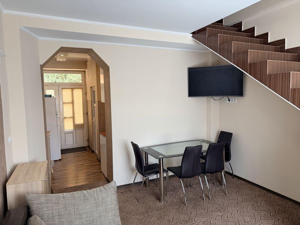 Chirie  apartament la casă 3 camere, zona centrală - imagine 1