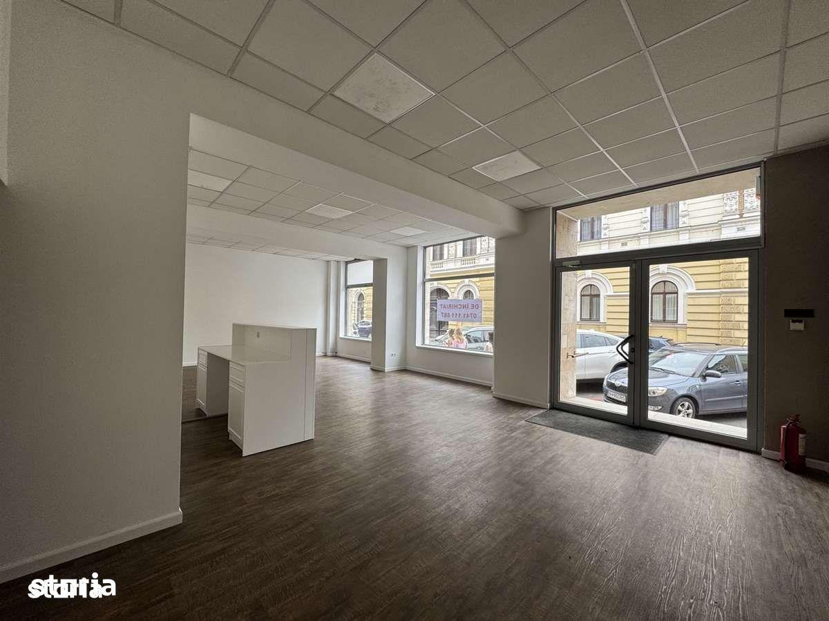 Spațiu comercial ultracentral cu 2 vitrine, 132 mp, intrare auto