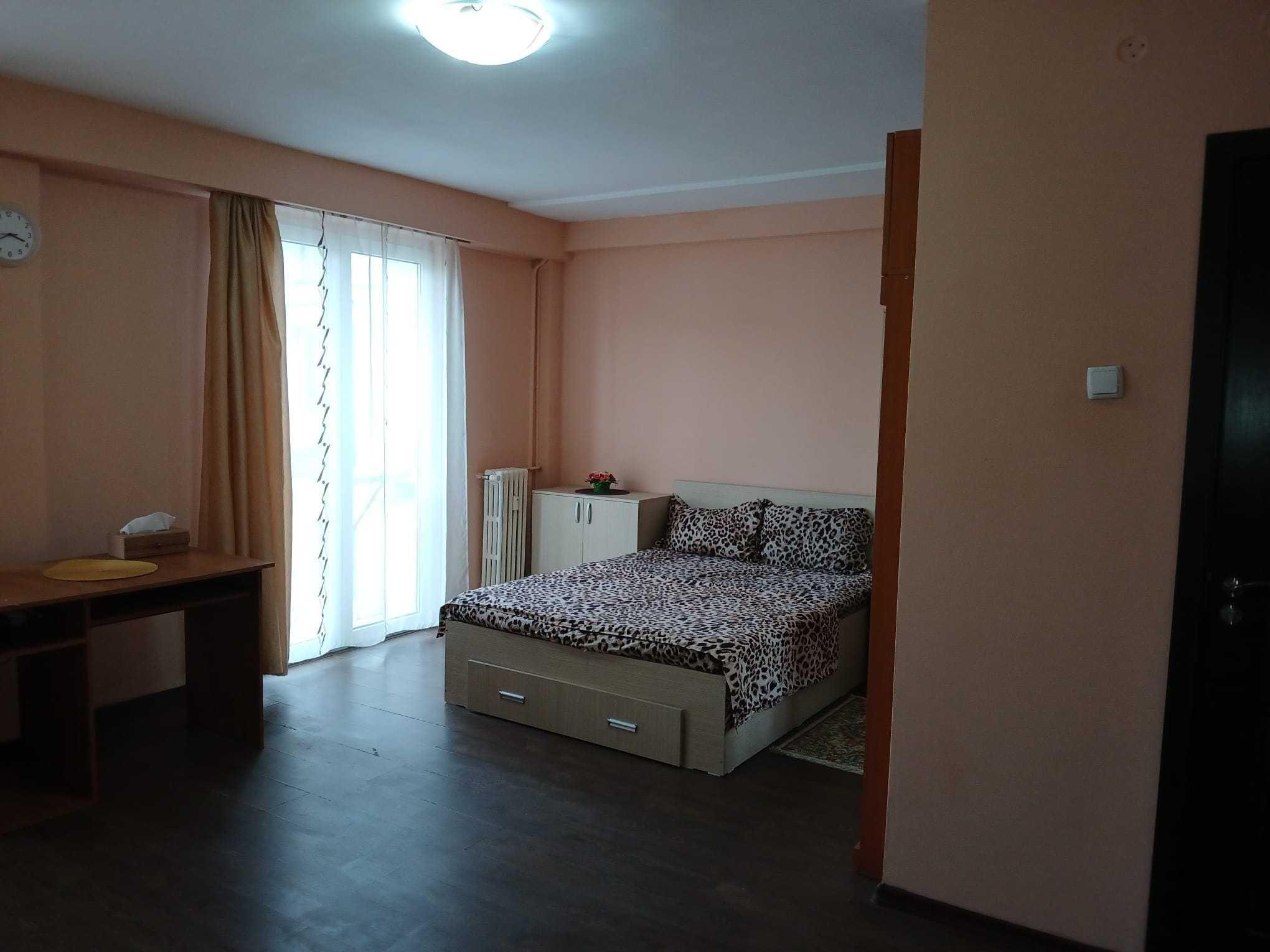 Proprietar, inchiriez garsoniera dubla ultracentral Ploiesti - imagine 1