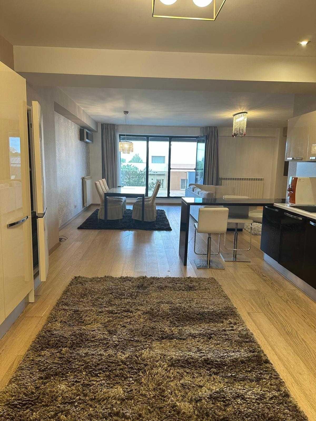 De inchiriat penthouse cu terasa generoasa