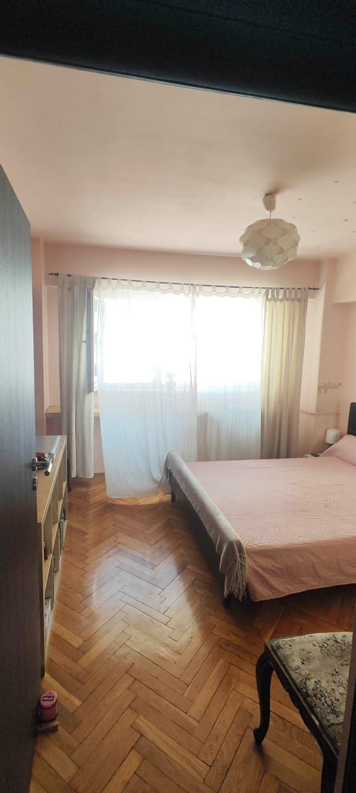 Închiriere apartament 4 camere - imagine 1