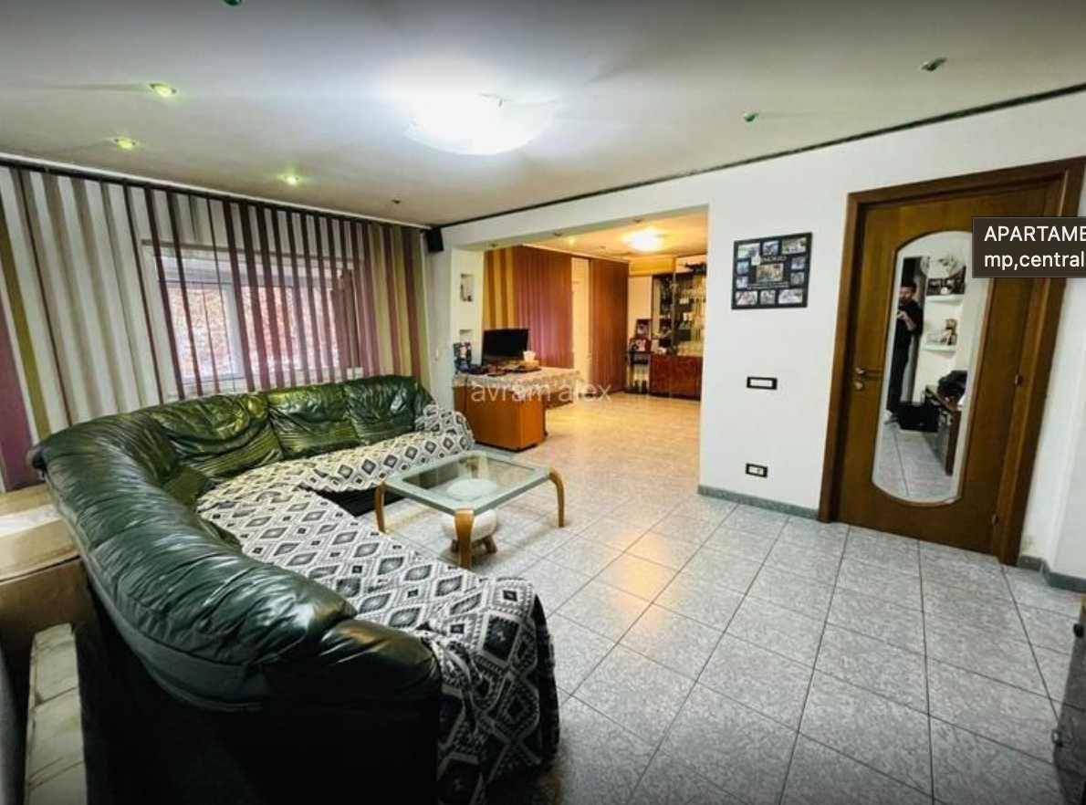 Apartament 4 camere, zona Mall Vitan